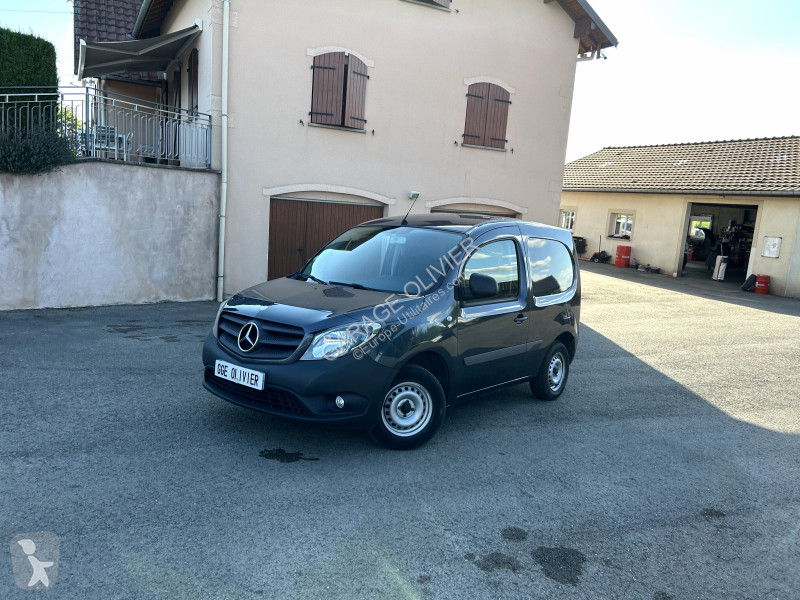 Véhicule utilitaire Mercedes Compact 109 1.5...