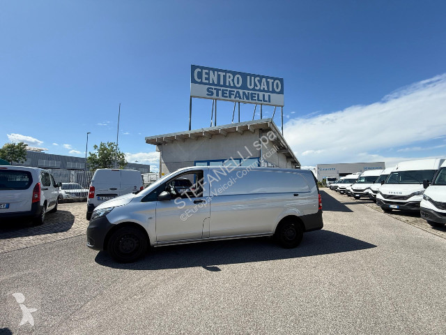 Véhicule utilitaire Mercedes Vito 119 cdi 4x4...