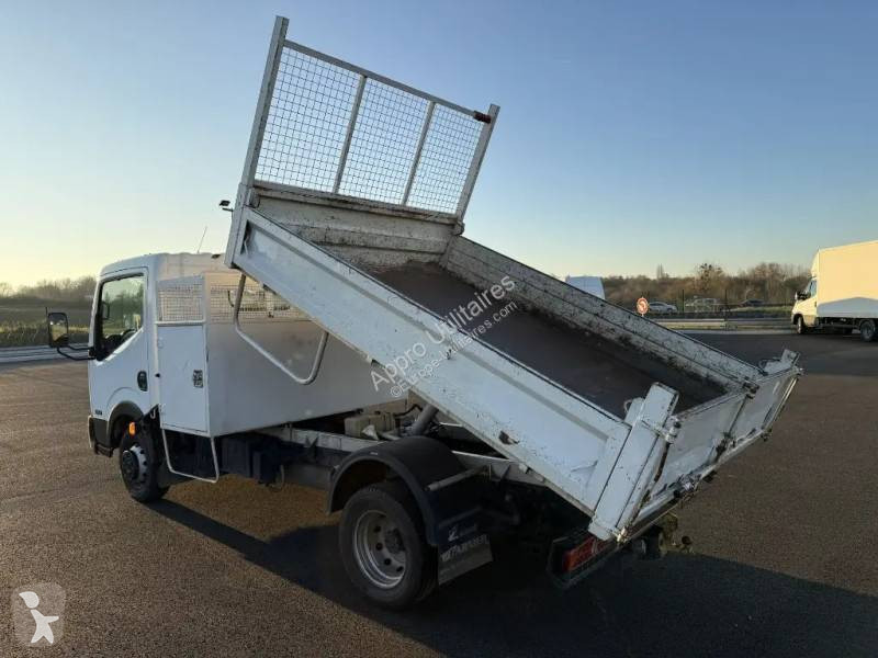 Véhicule utilitaire Nissan