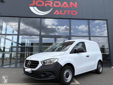 Fourgon utilitaire Mercedes
