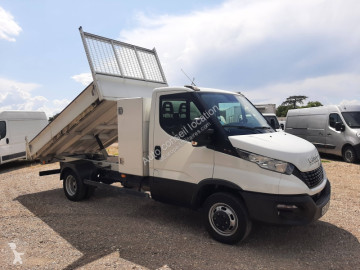 Con volquete Iveco nueva