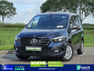 Fourgon utilitaire Mercedes