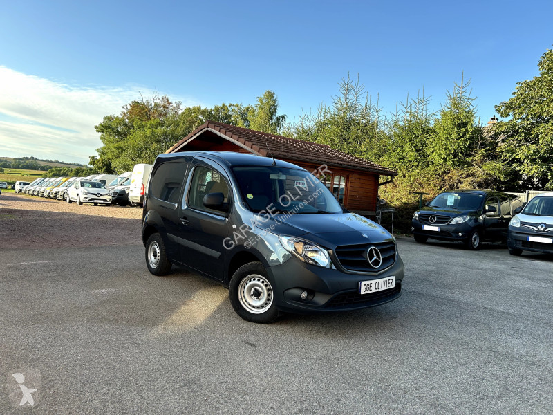 Véhicule utilitaire Mercedes Compact 109 1.5...