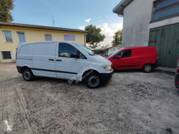 Fourgon moyen Mercedes