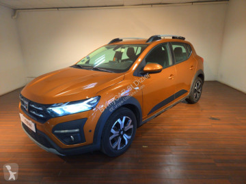Voiture berline Dacia