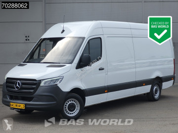 Fourgon long Mercedes