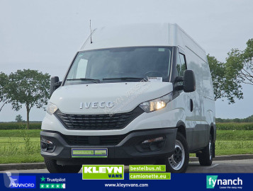 Furgón largo Iveco