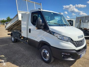 Con volquete Iveco nueva