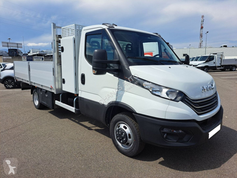 Véhicule utilitaire Iveco 35C18 180CV 3L...