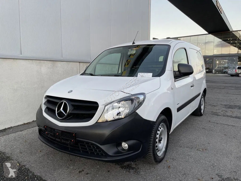 Véhicule utilitaire Mercedes 109 CDI...