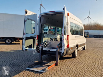 Ford Transit / Transport von Personen im Rollstuhl