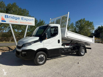 Con volquete estándar Iveco