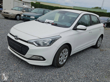 Hyundaii20