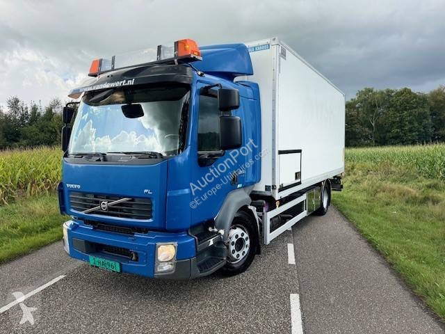 Véhicule utilitaire Volvo 280