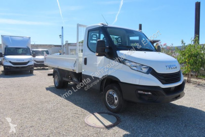 Con volquete Iveco