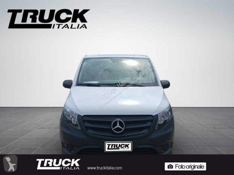 Furgoneta Mercedes III