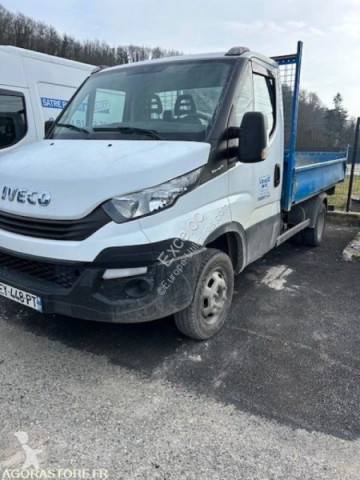 Con volquete Iveco