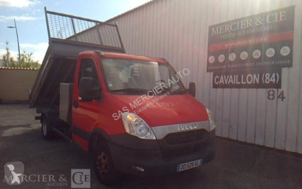 Con volquete Iveco