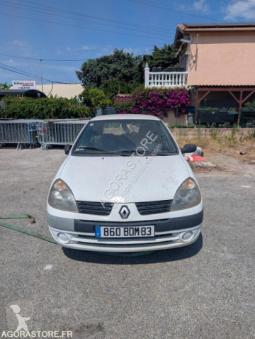 Mașină Renault