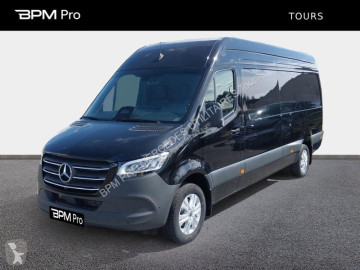 عربة نفعية مقفلة Mercedes