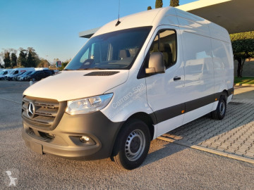 Fourgon Mercedes neuf