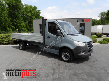 Dostawcza platforma Mercedes