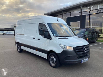 Fourgon long Mercedes