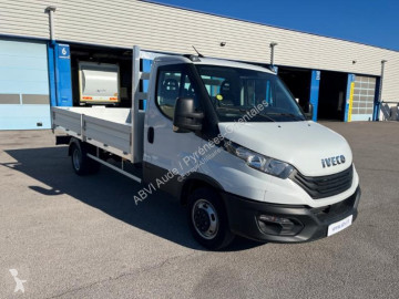 Utilitaire plateau Iveco