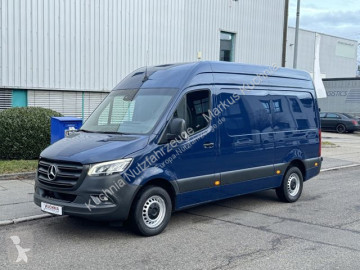 Furgón largo Mercedes