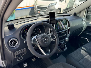 Fourgon moyen Mercedes
