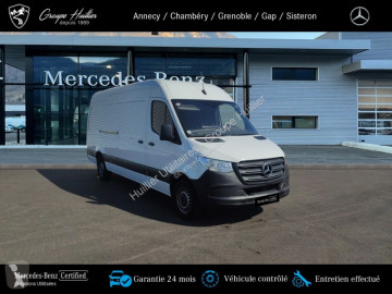 Fourgon long Mercedes