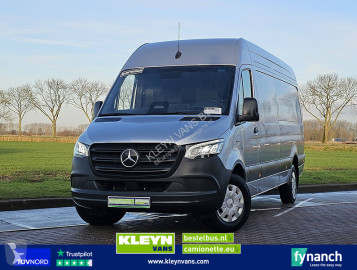 Furgon dostawczy Mercedes