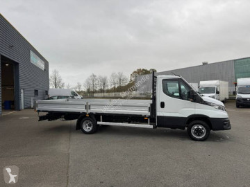 Utilitaire plateau ridelles Iveco neuf