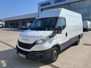 Furgón largo Iveco