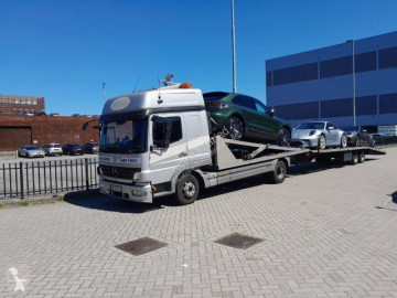 Grúa portacoches Mercedes