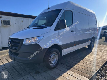 Fourgon utilitaire Mercedes