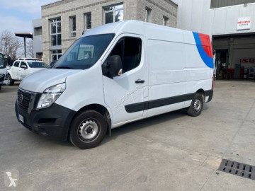 Fourgon moyen Nissan