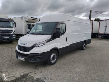 Furgón largo Iveco