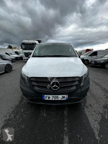 Fourgon moyen Mercedes