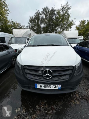 Fourgon moyen Mercedes