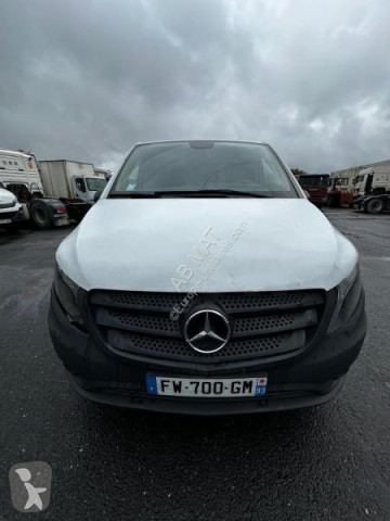 Fourgon moyen Mercedes