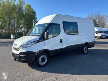 Fourgon moyen Iveco