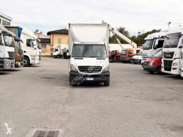 Utilitaire plateau ridelles Mercedes