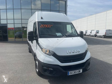 Furgón largo Iveco
