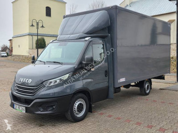 Dostawcza skrzynia o dużej pojemności Iveco