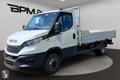 Utilitaire plateau ridelles Iveco