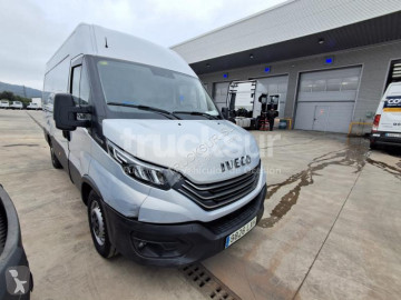 Średnia furgonetka Iveco