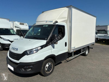 Utilitaire caisse grand volume Iveco
