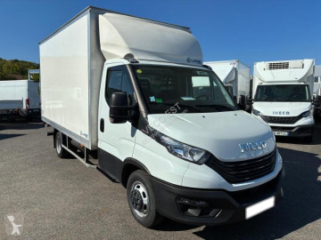 Dostawcza skrzynia o dużej pojemności Iveco