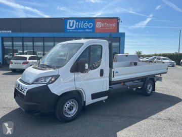 Utilitaire plateau ridelles Fiat neuf